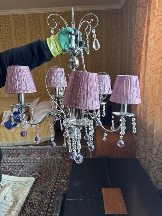 Люстра для комнаты в хорошем состоянии