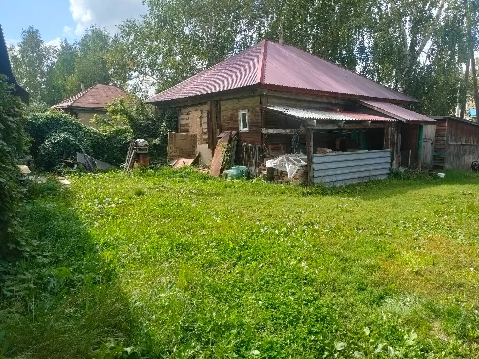 Продам земельный участок с домом и гаражом в селе Тарханка