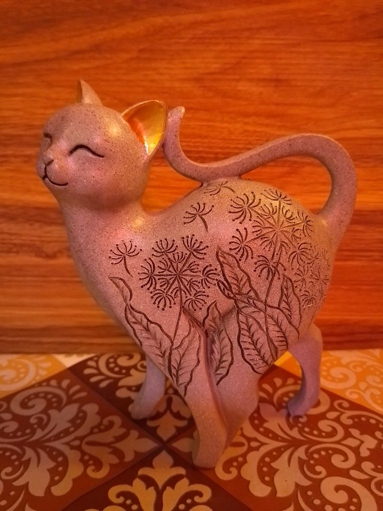 Статуетка -котка