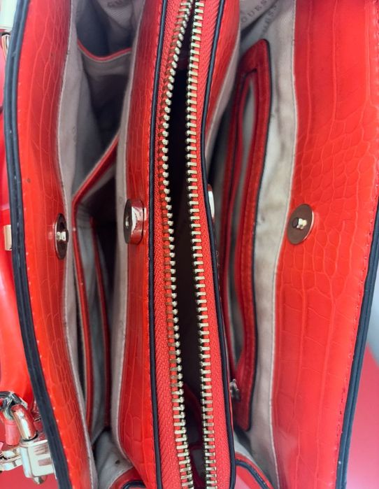 Оранжева чанта Guess