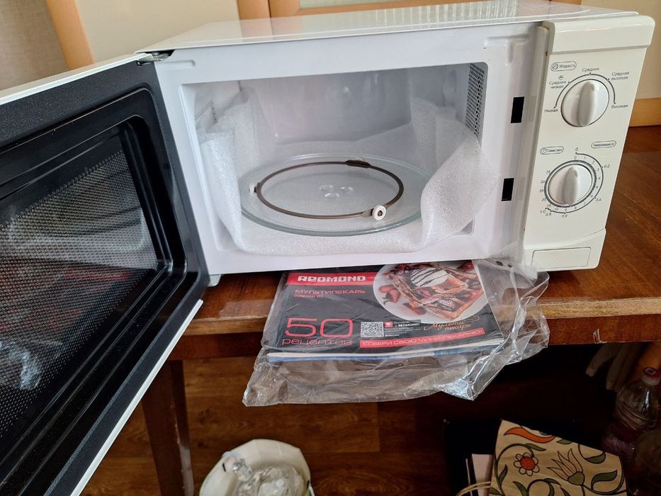 Микроволновая печь Горизонт новая