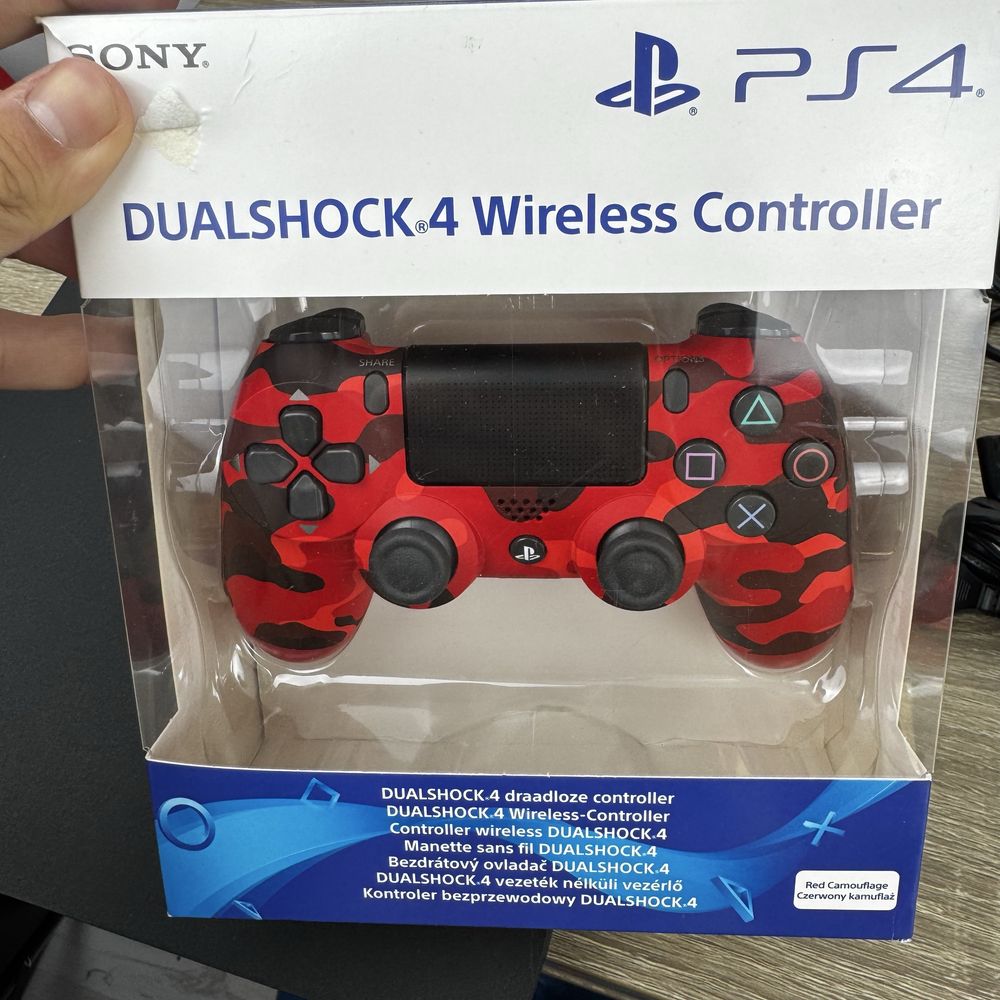 Playstation 4 Slim PS4 с два контролера