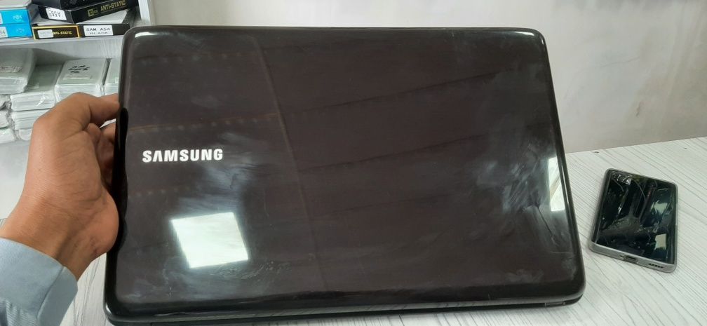 SAMSUNG Novutbuk I3 Apratifka 6