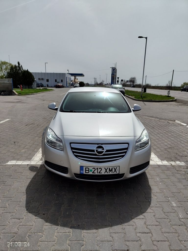 vând Opel insignia