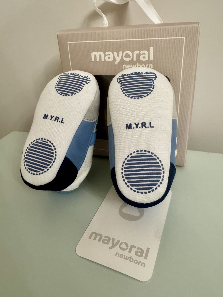 Mayoral-Спортни обувки  за бебе момче. Номер 17