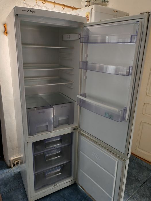 Vând combina frigorifică