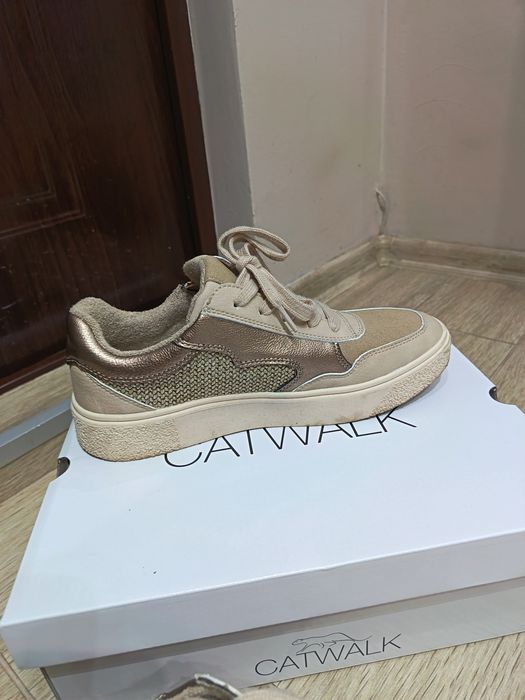 Дамски бежеви кецове