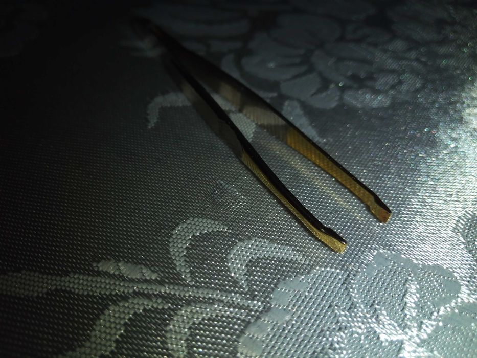 Penseta Monicare Solingen cu varf tesit , placat cu aur .