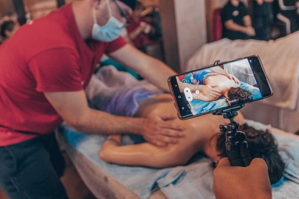 Masaj la domiciliu: relaxare, întreținere și anticelulitic