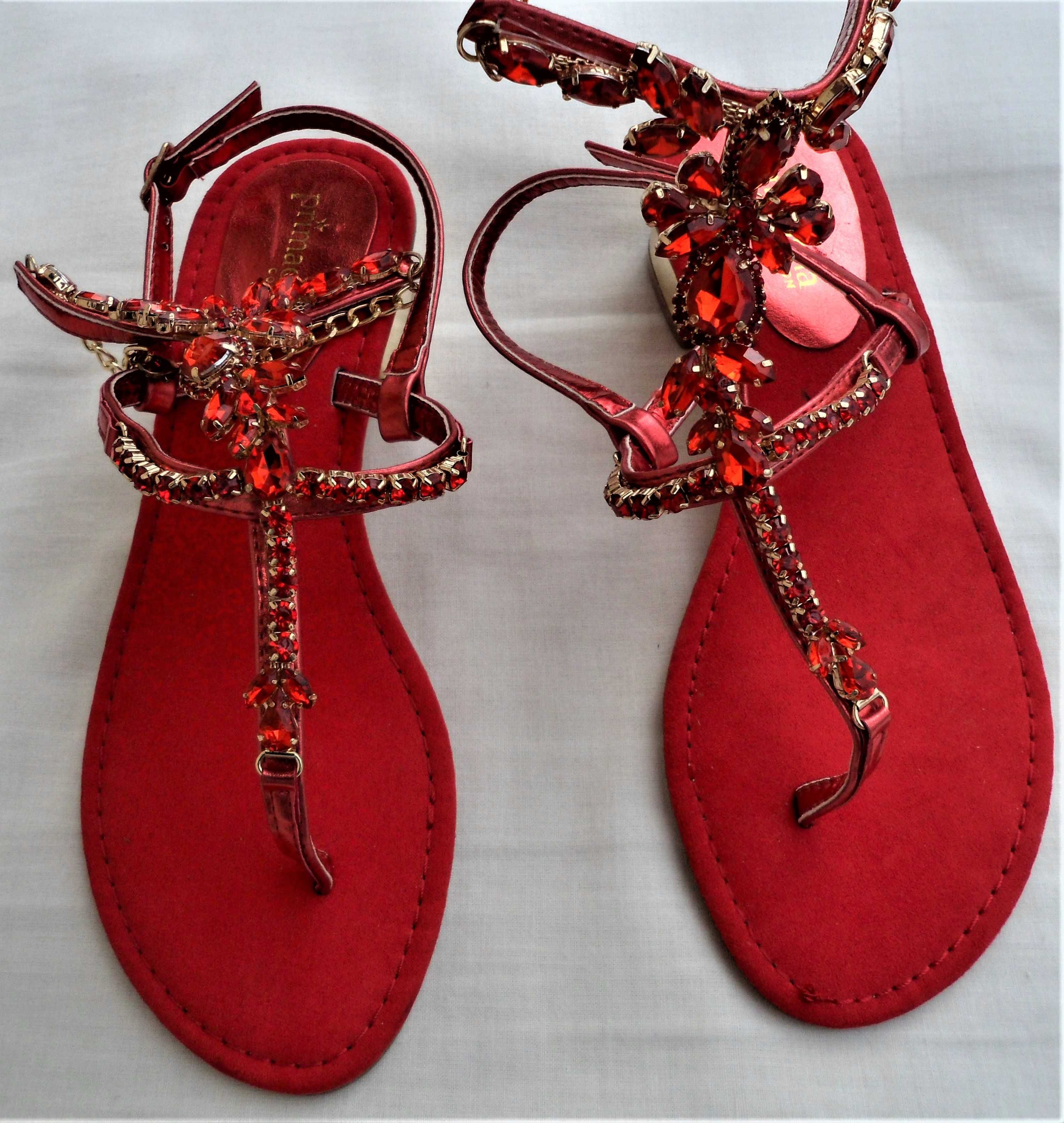 Sandale plate cu ornamente roșii Primadonna