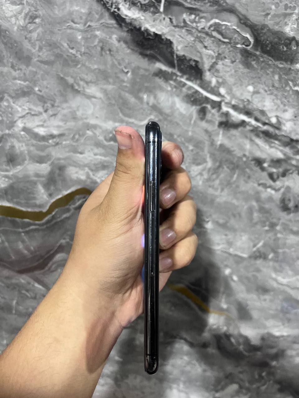Ayfon 11pro qora rang