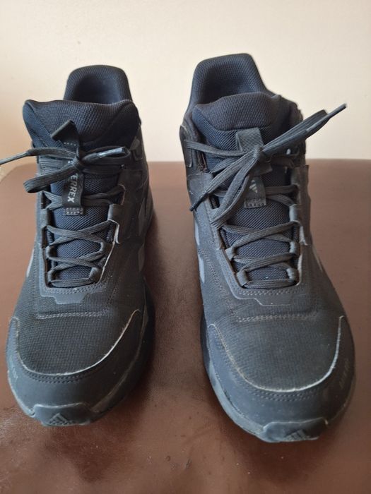 Зимни обувки adidas