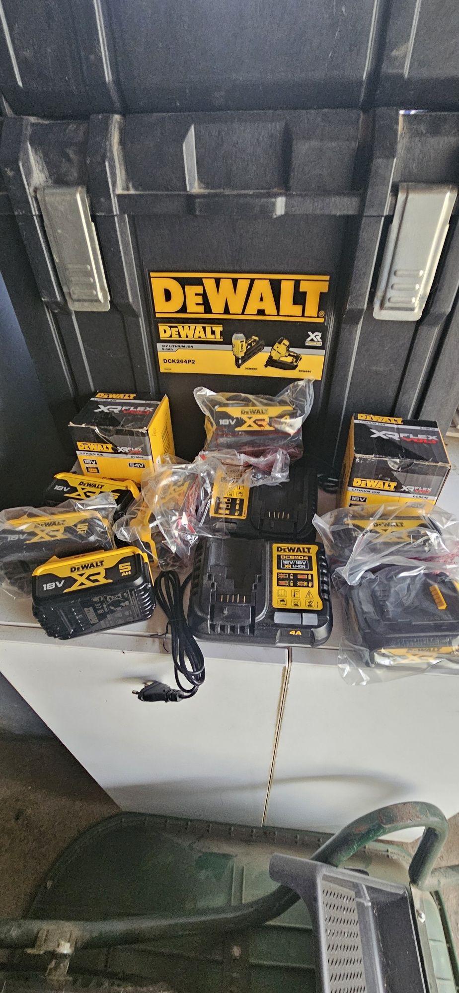 Încărcătoare si acumulatori Dewalt