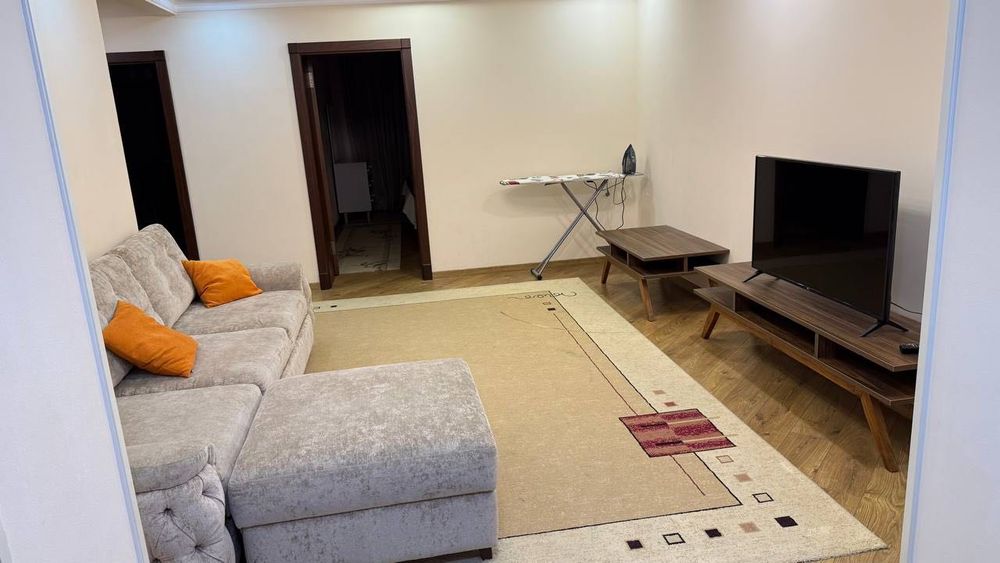 Сдам 3х квартиру на втором этаже кирпичного дома ( ЦУМ) на долгий срок