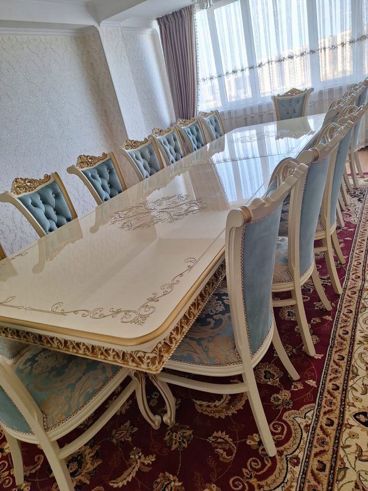 Белорусский стол со стульями