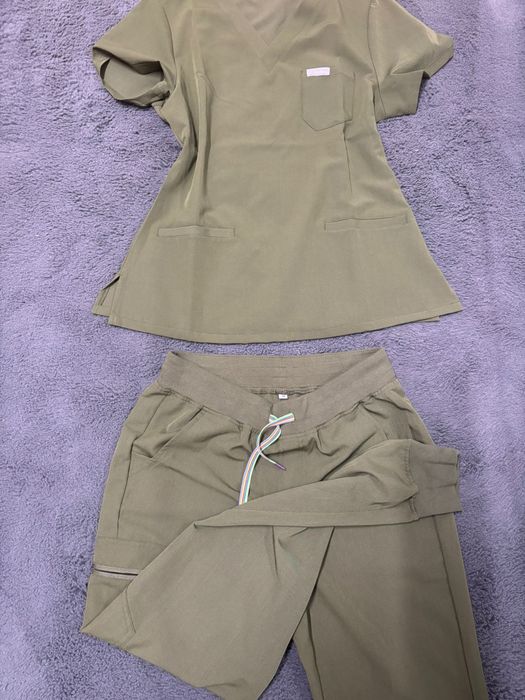 Costum medical olive