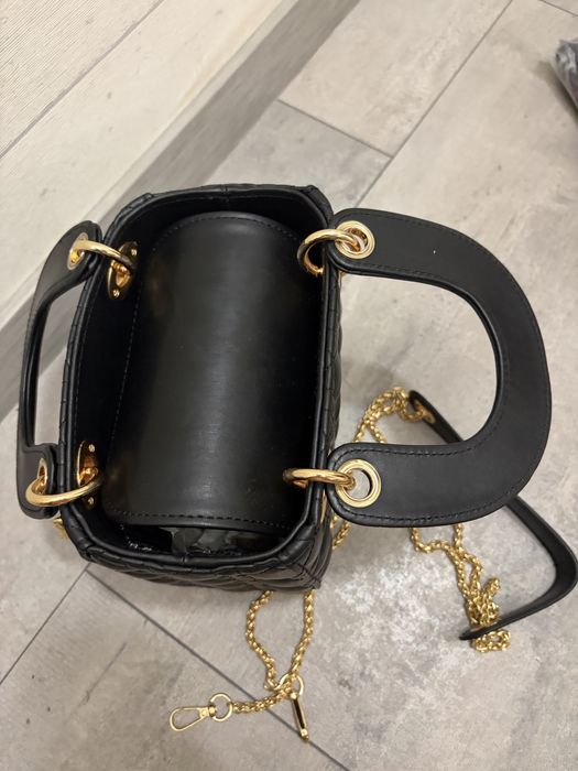 Малка черна чанта Dior стил (твърд модел със златни елементи)