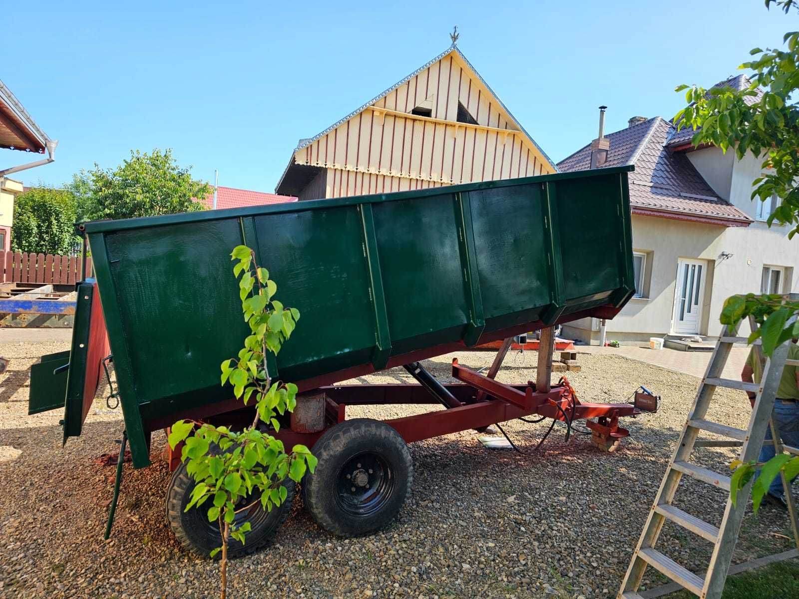 Remorca agricola basculabila.