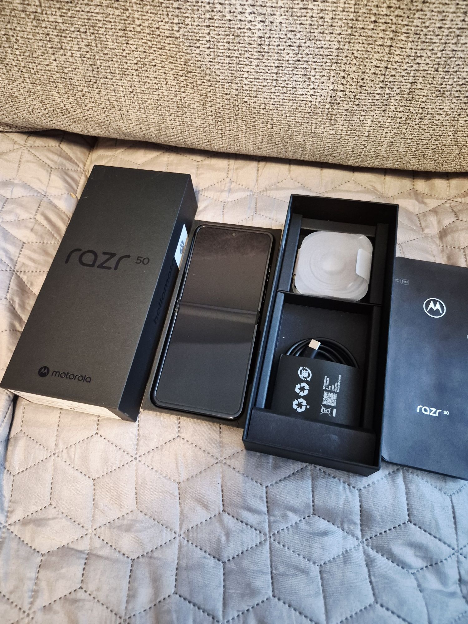 Motorola Razr 50 (Coala Grey)