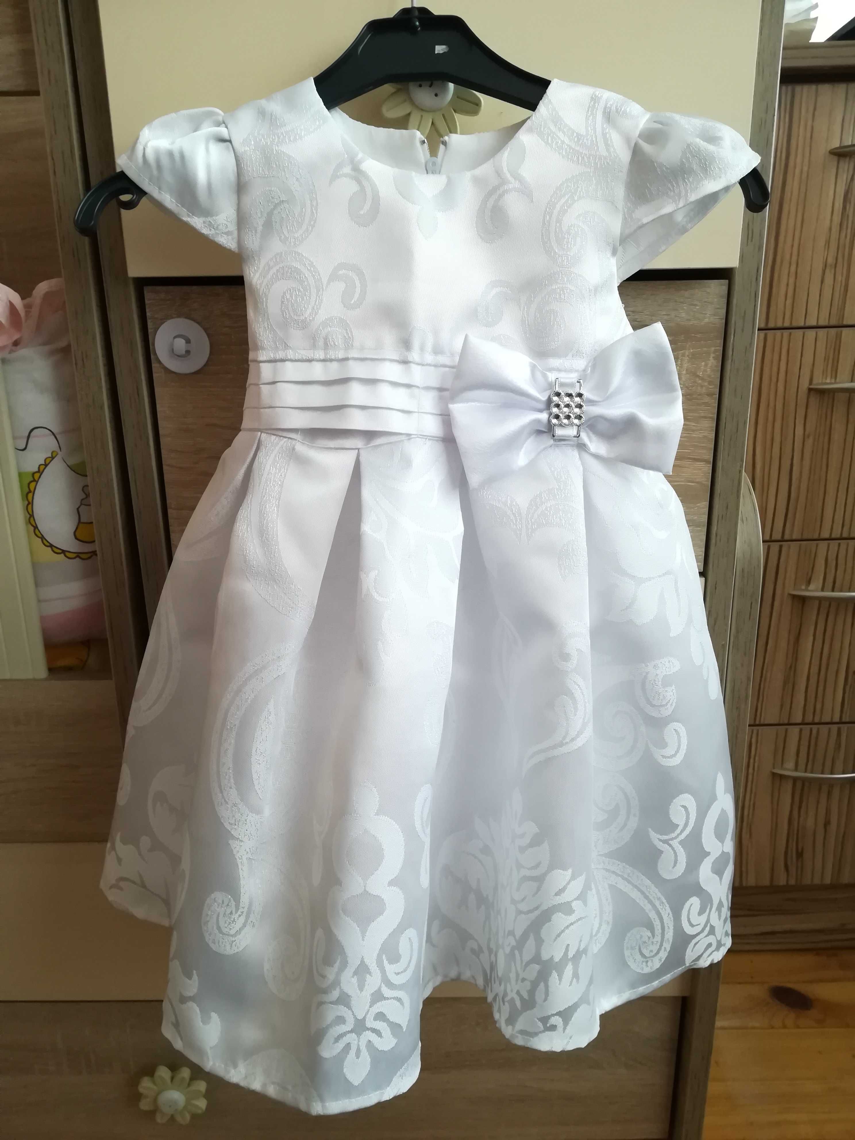 Официална бяла рокля 2 броя и друга цвят праскова