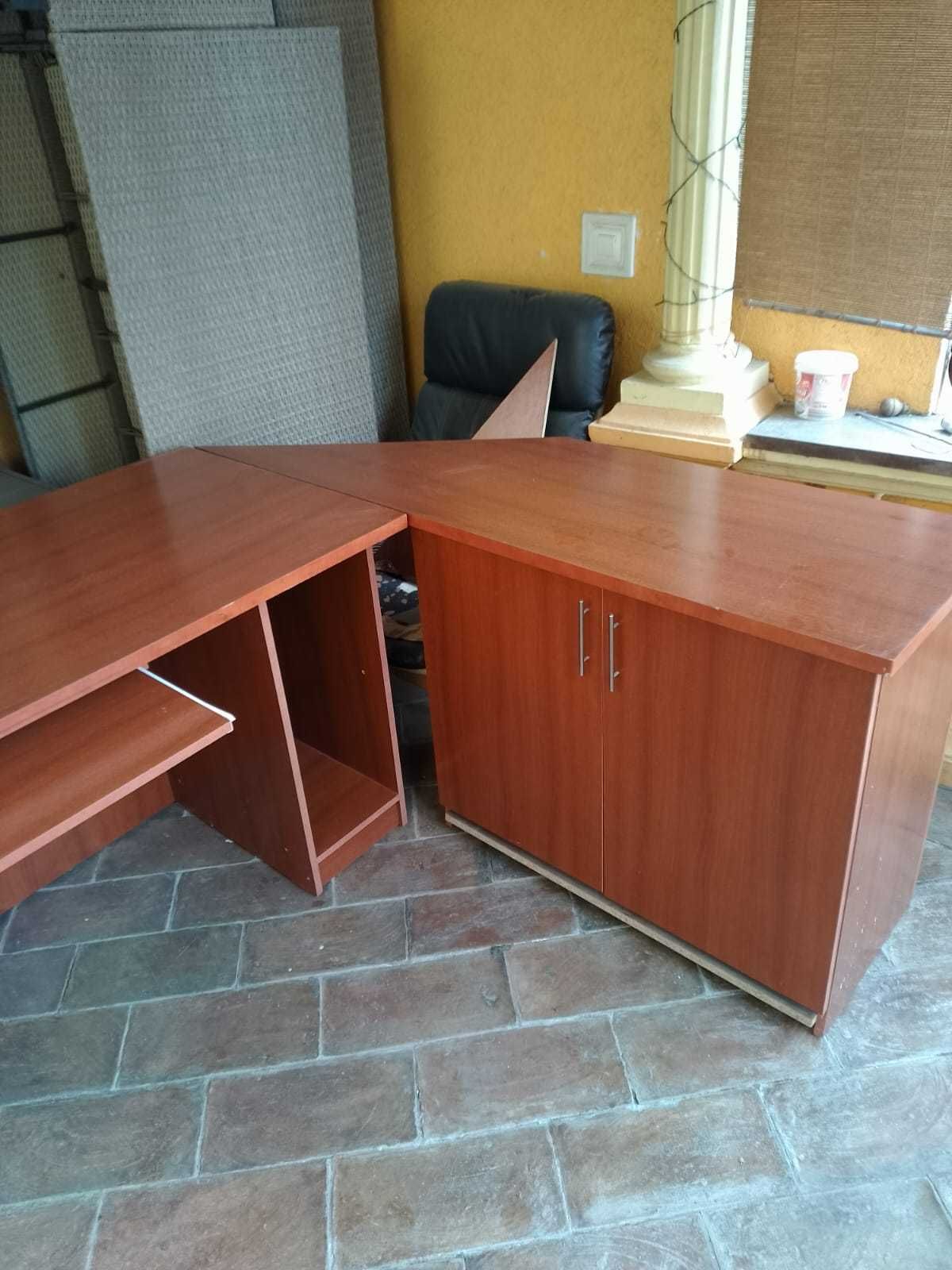 Birou de colț spațios