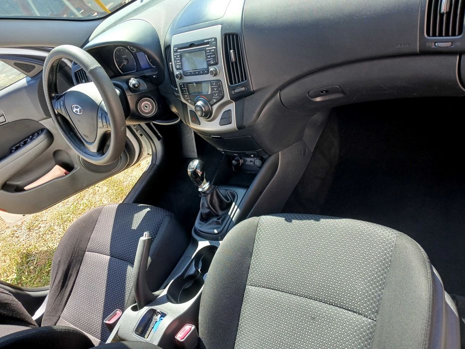 Vand Hyundai i30, 1.6,an fabricatie 2011, pret 3 200 euro negociabil