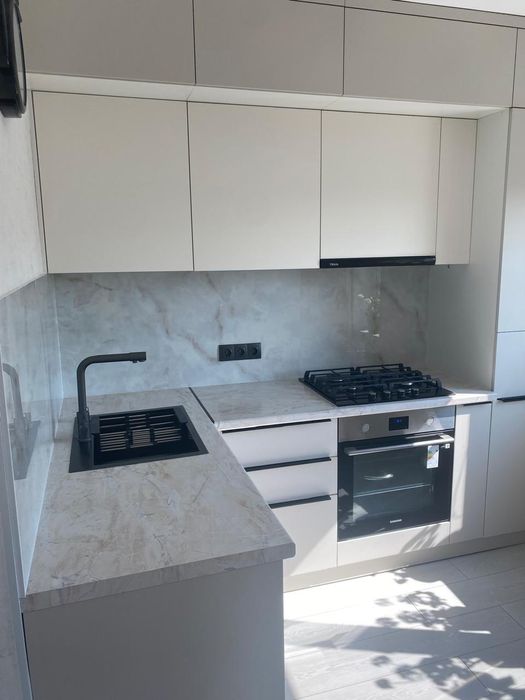 Продам 2 ком квартиру, новой планировки,с отличным ремонтом и мебелью