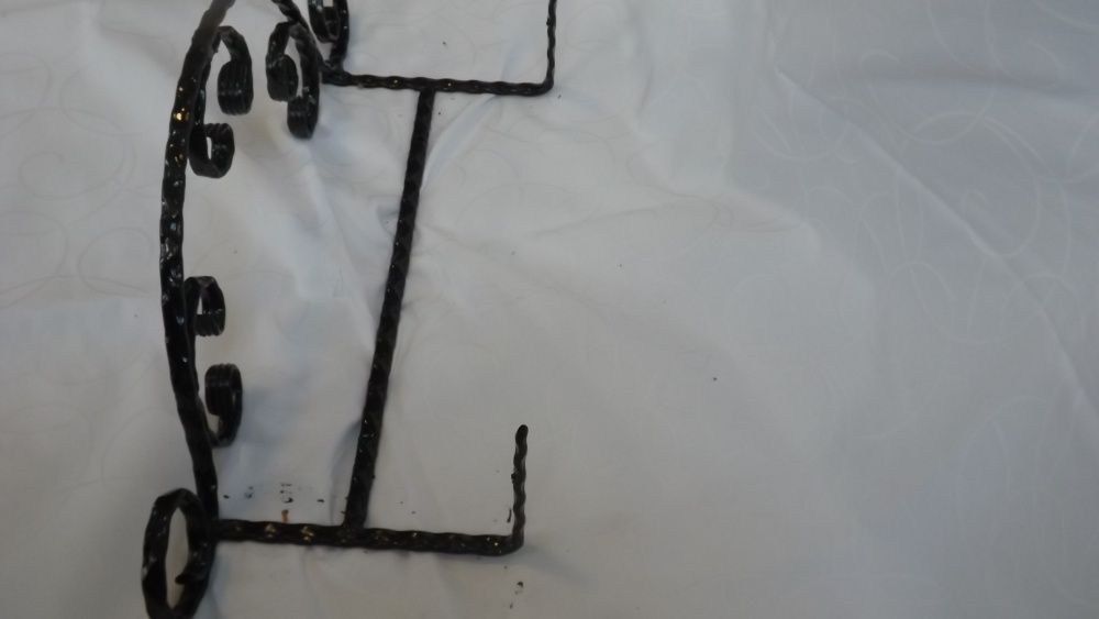 Suport Flori , jardiniere mormant , cavou , cripta , cimitir fier forj