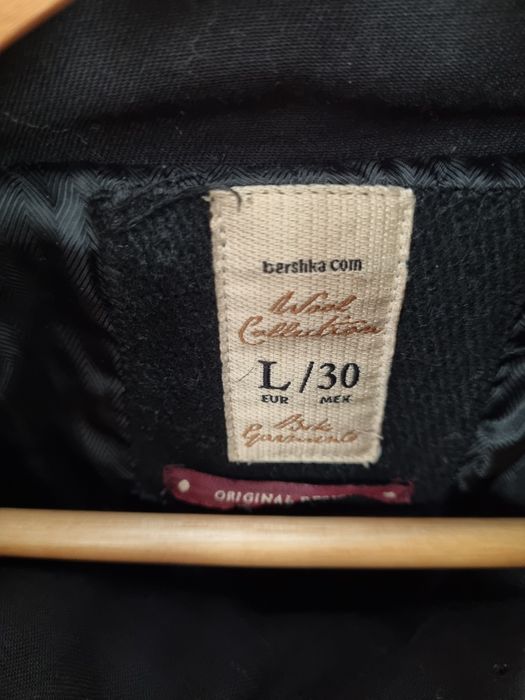 Paltonas stil military negru Bershka L