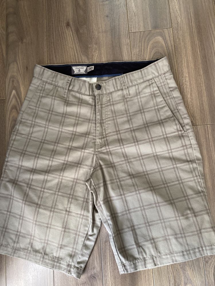 Pantaloni scurti Volcom marimea 30