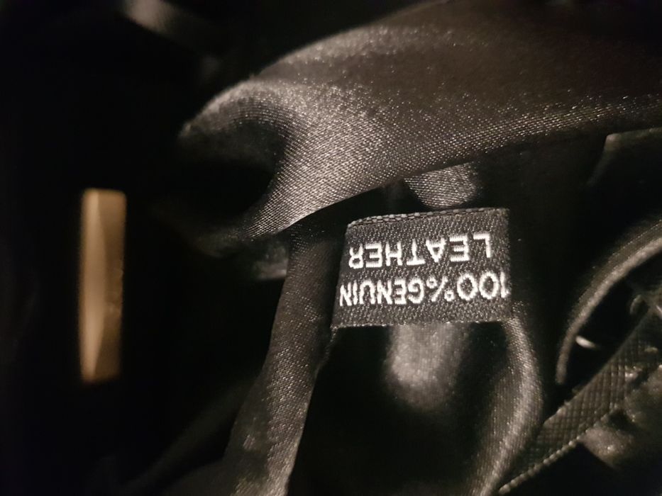 Vând geantă DKNY din piele