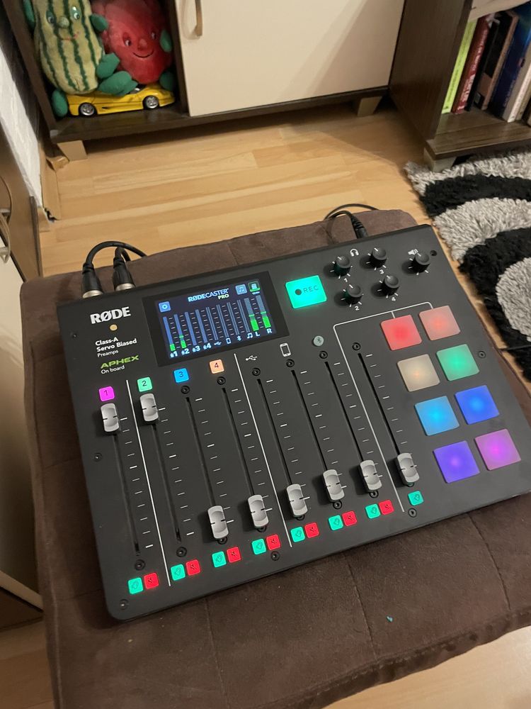 Аудио пулт за подкаст - Rodecaster Pro