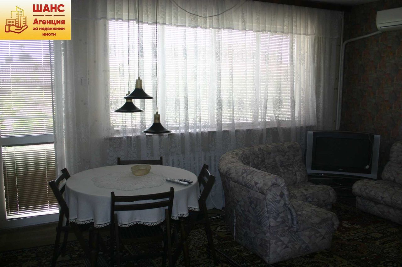 Продава се Тристаен апартамент в Плевен, Идеален център - 105 кв.м за 1334 €/кв.м - Снимка #1