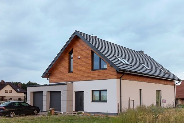 Case modulare pe structură metalică rezistentă și invelite cu panou sa