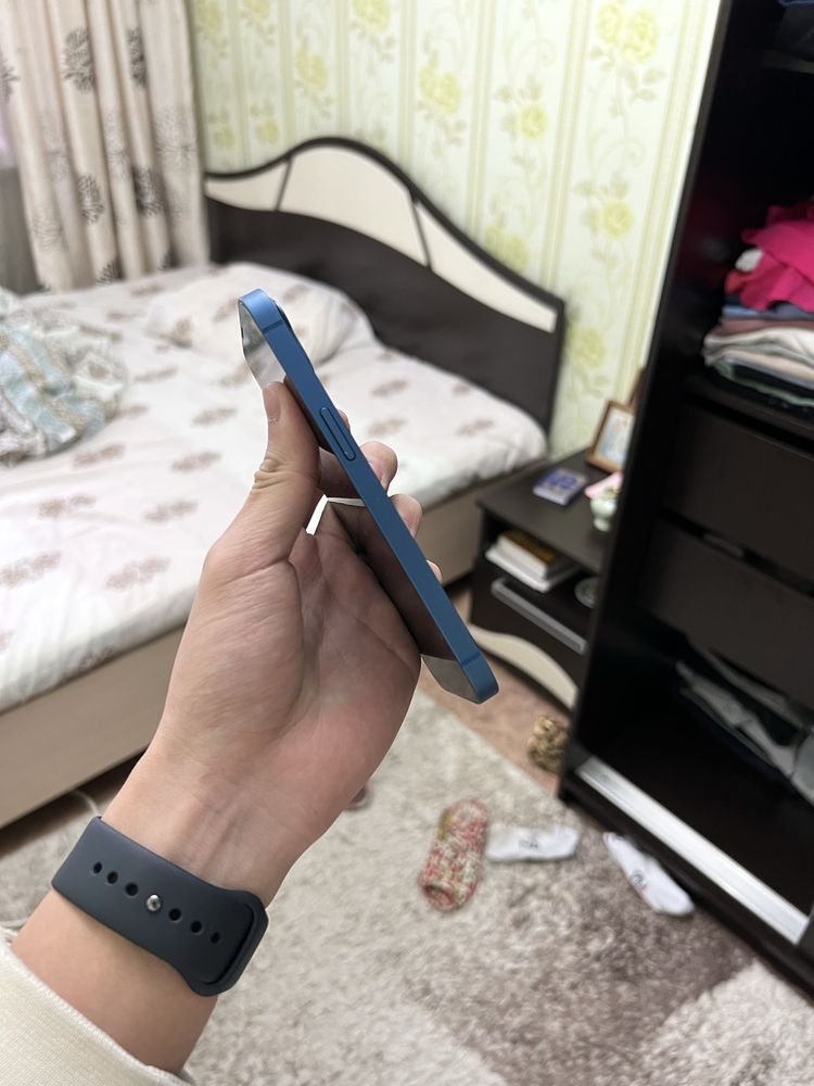 Продаю iPhone 13 в отличном состояние все работает