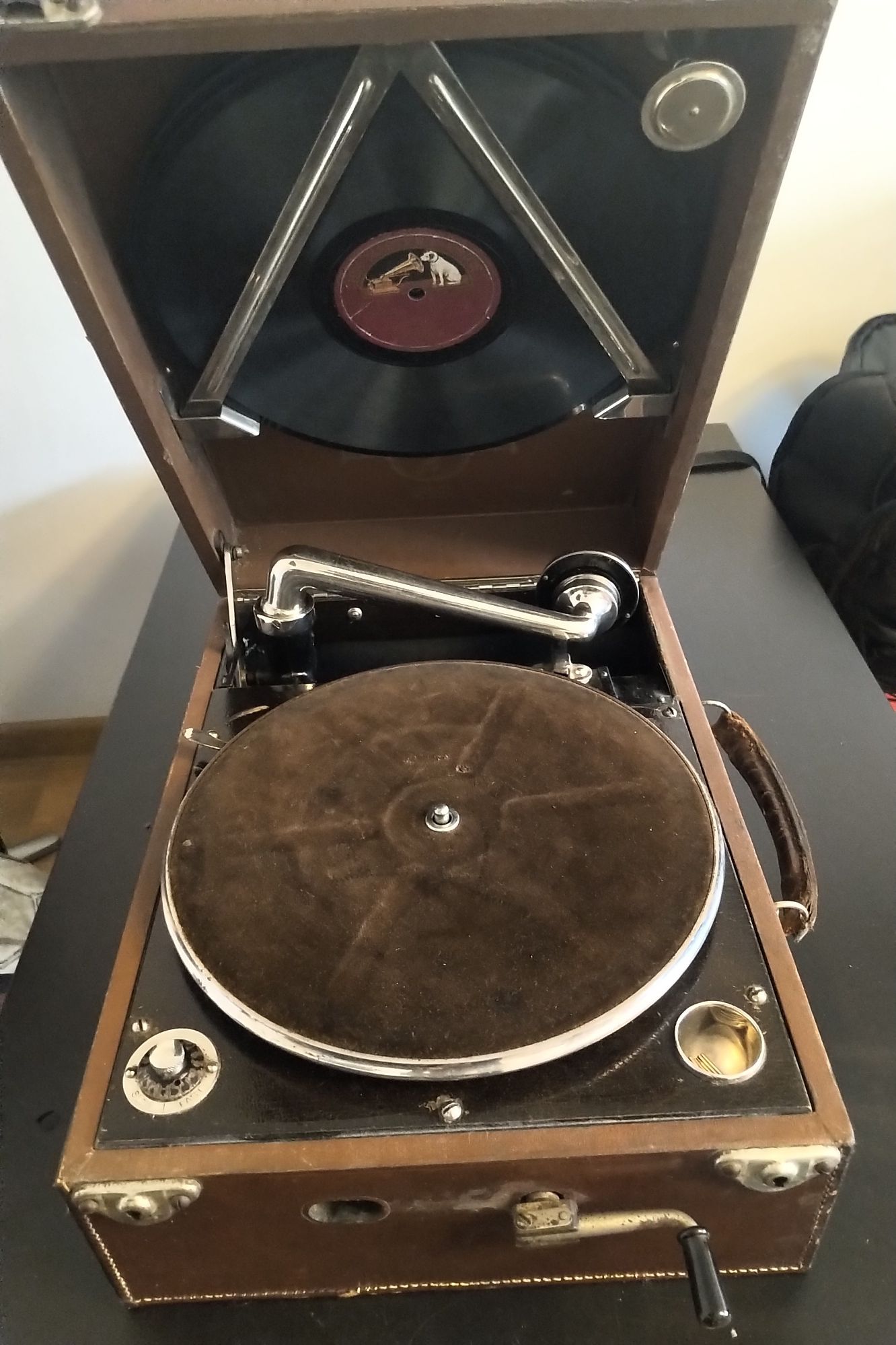 Vintage Gramophone Portable Columbia Viva-Tonal Grafanola No 111
