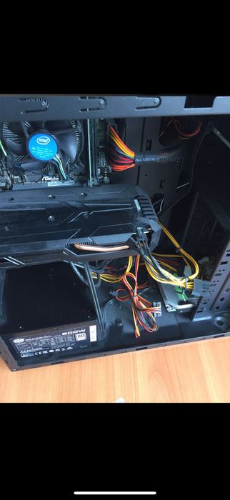 Геймърски компютър с 1050ti / i5 7400 + монитор