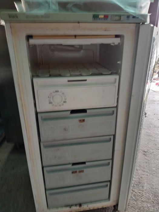 Продава кухненско оборудване на изгодни цени .