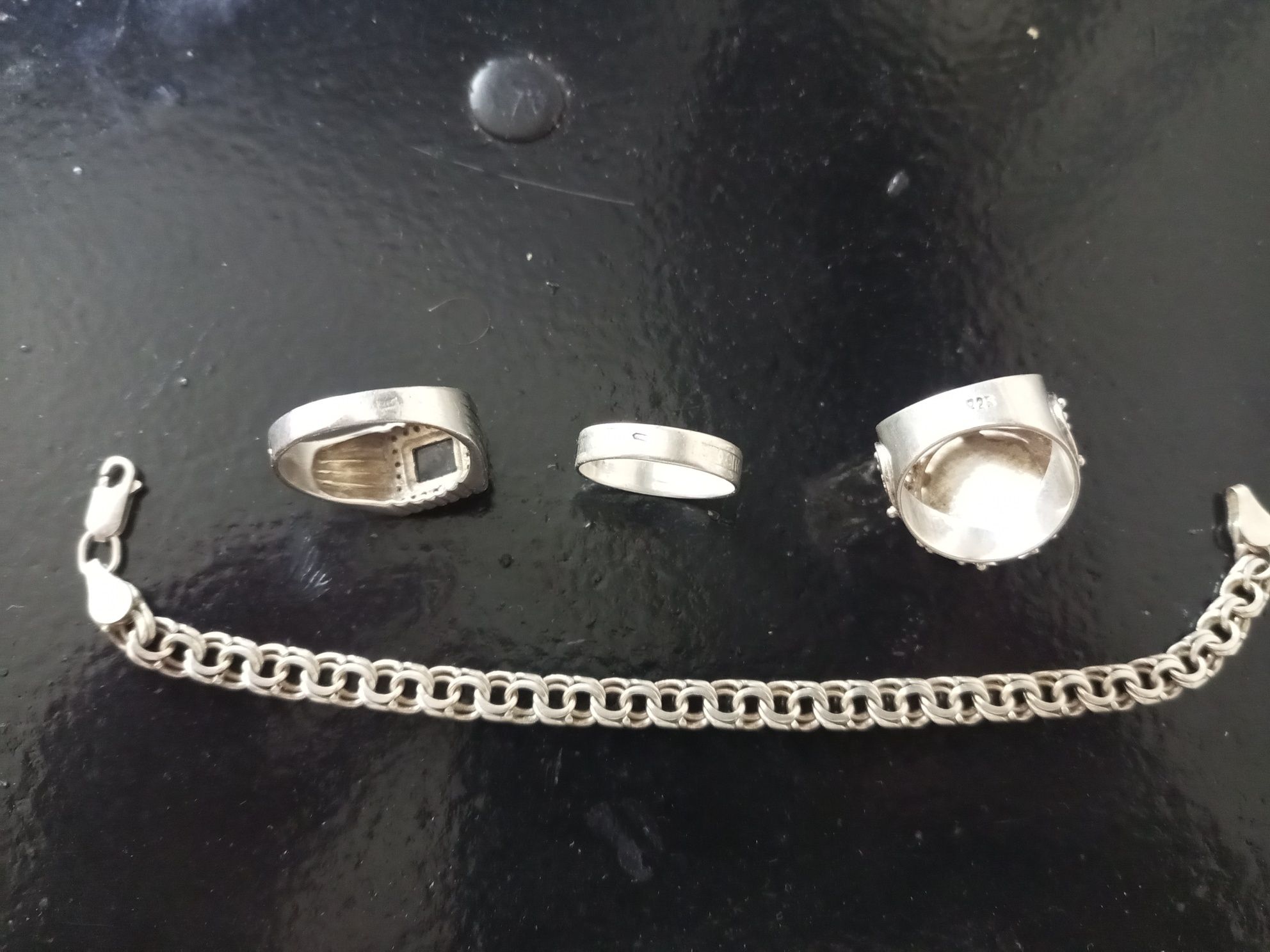 Продам серебряные кольца 19. / 21