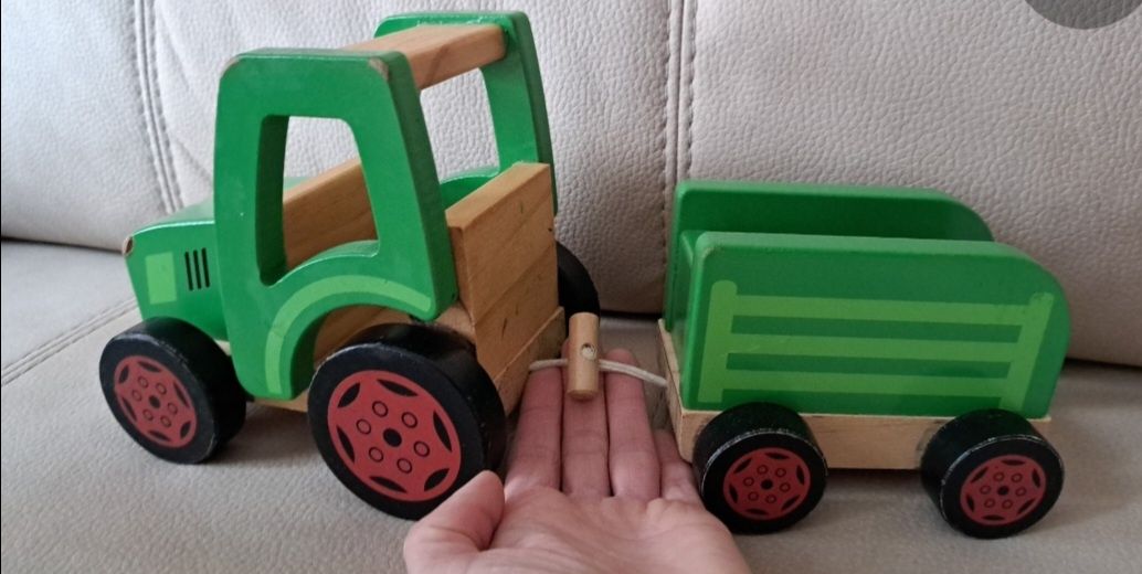 Дървени детски играчки.
