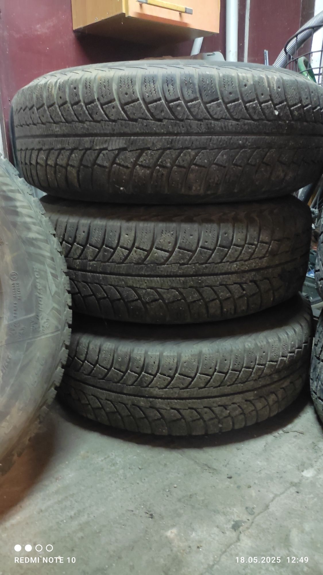 Продам шины с дисками. Шины Matador 235/75R15. Диски железные 6*139.7
