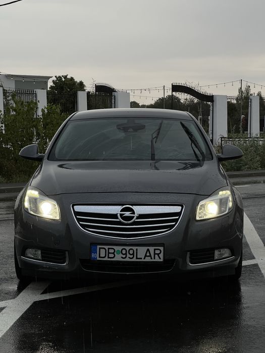 Vand Opel Insgnia 2010 2.0full întro stare foarte buna pret negociabil