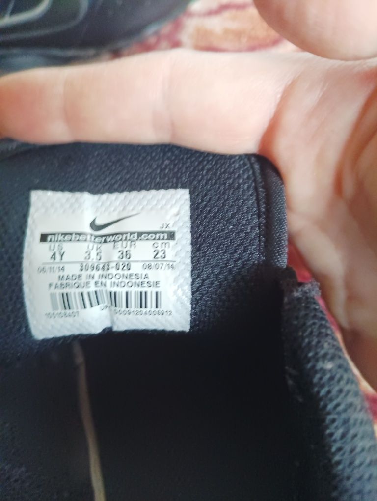 Кроссовки на 34 размер.Nike оригинал.100% кожа.