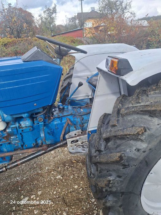 Tractor Universal 445 DT, tractiune 4x4, stare perfecta