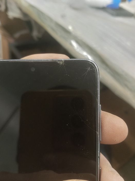 S21 5G продам в среднем состояний