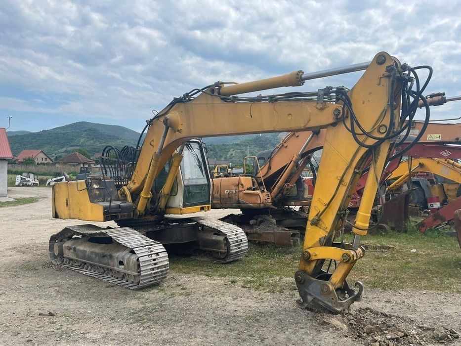 Dezmembrez excavator pe șenile Liebherr – R914, R924, R934, R944–piese
