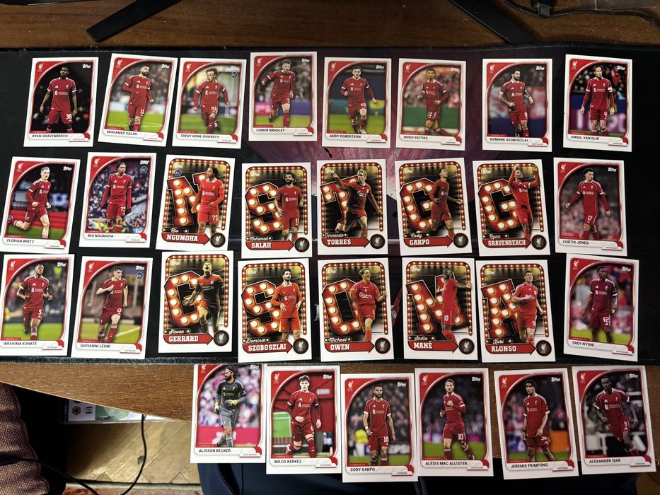 ПРОДАВАМ Topps Ливърпул 25/26  - ЦЯЛ СЕТ