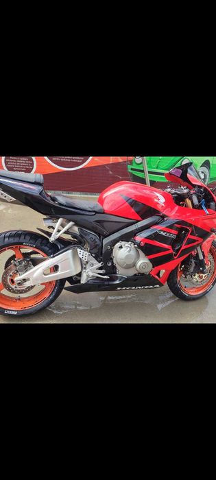Honda CBR 600 în stare perfectă.