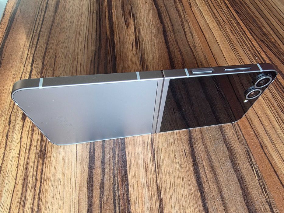 Samsung Galaxy Z Flip 6 512GB в гаранция