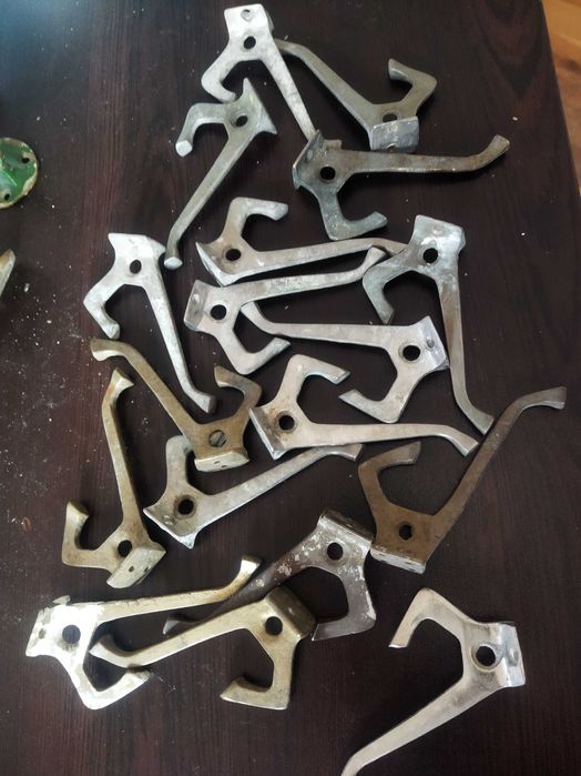 Месингови бронзови закачалки